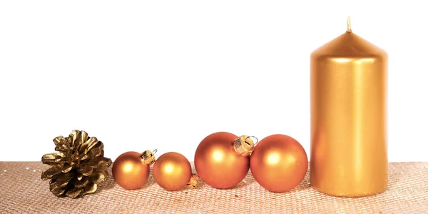 Beyaz Arkaplan Önünde Izole Edilmiş Altın Noel Süslemesi — Stok fotoğraf
