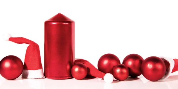 Decorazione Natale Rosso Fila Con Candela Davanti Sfondo Bianco — Foto Stock