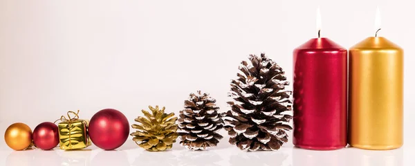 Vela Roja Dorada Sobre Fondo Brillante Con Otra Decoración Navidad — Foto de Stock