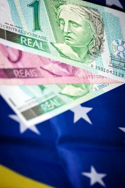 Diferentes Billetes Banco Rasil Una Bandera Brasileña — Foto de Stock