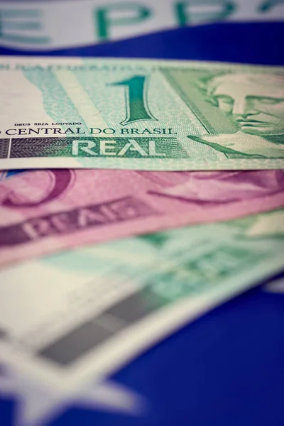 Różne Rasil Banknoty Fladze Brazylijskiej — Zdjęcie stockowe