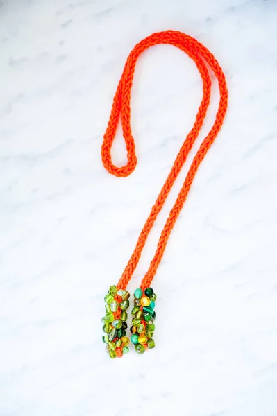 Collier Crochet Orange Avec Perles Vertes — Photo