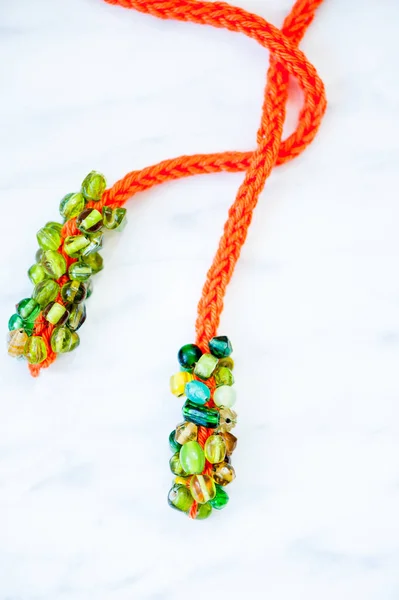 Collier Crochet Orange Avec Perles Vertes — Photo