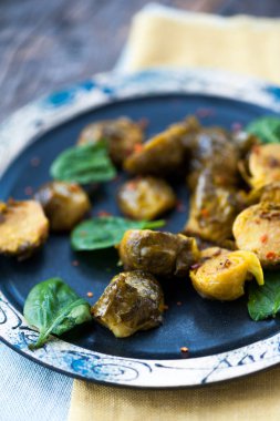 Zerdeçal ile fırında Brüksel lahanası