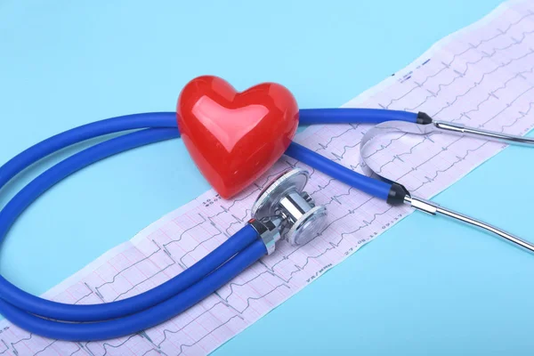 Receta RX en blanco, estetoscopio y corazón rojo. concepto para la salud y la medicina . —  Fotos de Stock