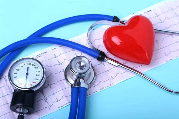 Üres Rx Prescription, sztetoszkóp, és piros szív. Egészségügy és gyógyászat koncepció. — Stock Fotó