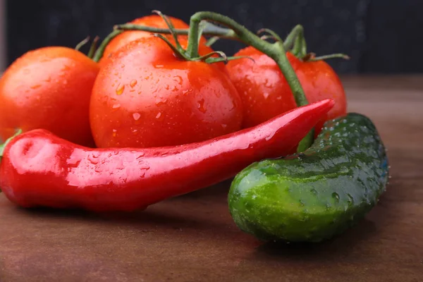 Composición con chile, pepino y tomate de cerca — Foto de Stock