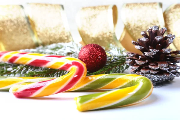 Frohe Feiertage Neujahrs Oder Weihnachtsschmuck Mit Christbaum Geschenkschachteln Lutschern Und — Stockfoto