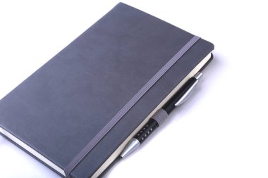 Defter ve kalem ile ofis masası. kopya alanı.