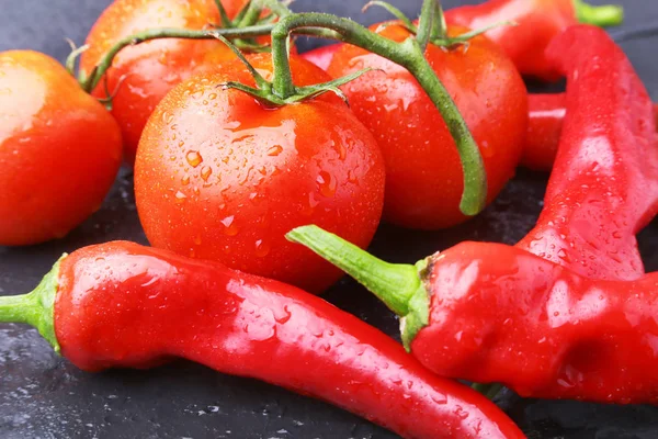Composición con chile, pepino y tomate de cerca — Foto de Stock
