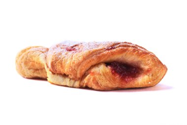 geleneksel sıcak reçelli çörek çapraz, kruvasan beyaz arka plan üzerinde izole.