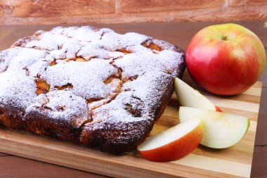 Klasik Amerikan ev yapımı elmalı turta. Lezzetli Organik Elma Pasta parçası. Yemeye Hazır Tatlı.