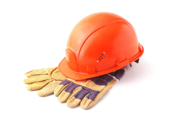 Oranžová čepice, rukavice na bílém pozadí. Bezpečnostní přilba. — Stock fotografie