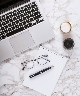 İş rutin siyah beyaz