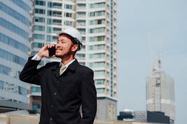 Evet ve açık, mutlu ekip çalışması kavramı çalışma akıllı mühendislik.