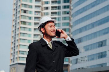 Evet ve açık, mutlu ekip çalışması kavramı çalışma akıllı mühendislik.