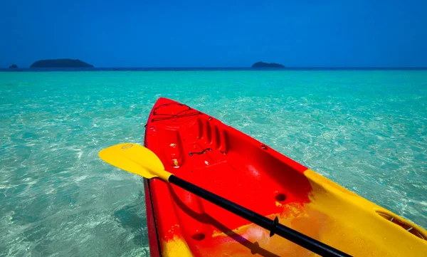 Fermer Bateau Kayak Dans Andaman Bleu Mer Ciel Bleu Emplacement — Photo