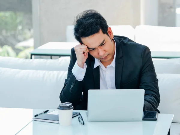 Business Man Looking Laptop Feeling Worry His Project — Stock Photo, Image