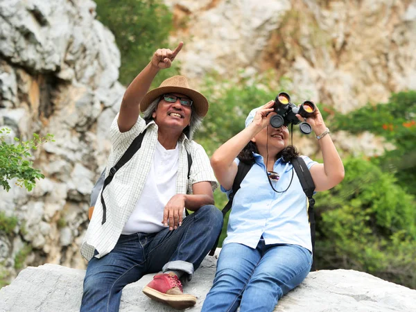 Casal Sênior Viajar Juntos Umas Férias Verão — Fotografia de Stock