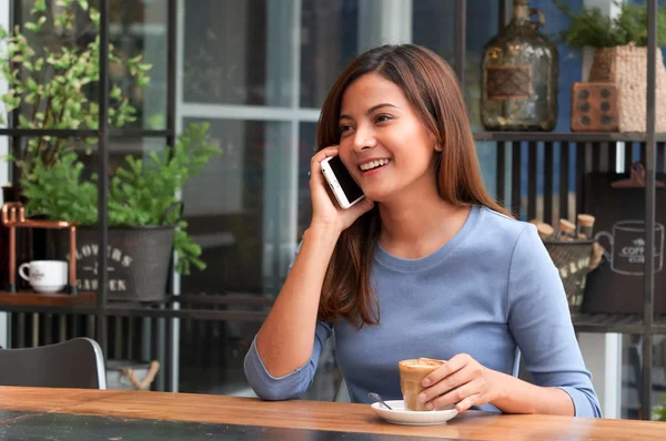 Asiatisk Kvinna Dricka Kaffe Morgonen Frukost Jobba Café Banner Glad — Stockfoto