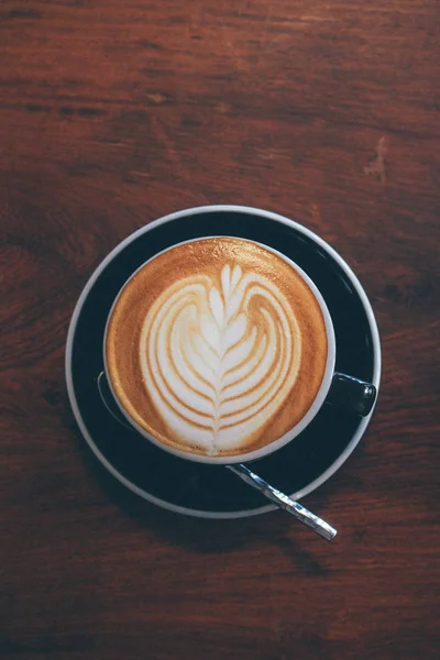Barista Membuat Kopi Latte Art Dengan Mesin Kopi Espresso Kafe — Stok Foto