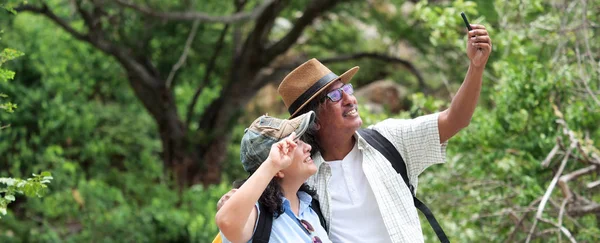 Branner Viagem Casal Sênior Conjunto Umas Férias Verão — Fotografia de Stock