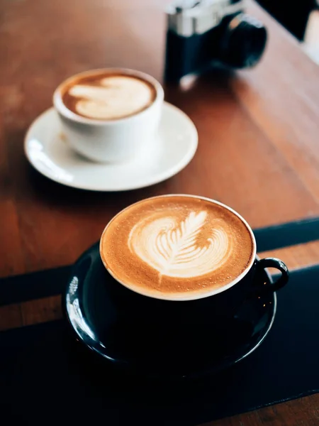 Καφές Latte Art Στο Κατάστημα Καφέ Καφέ — Φωτογραφία Αρχείου
