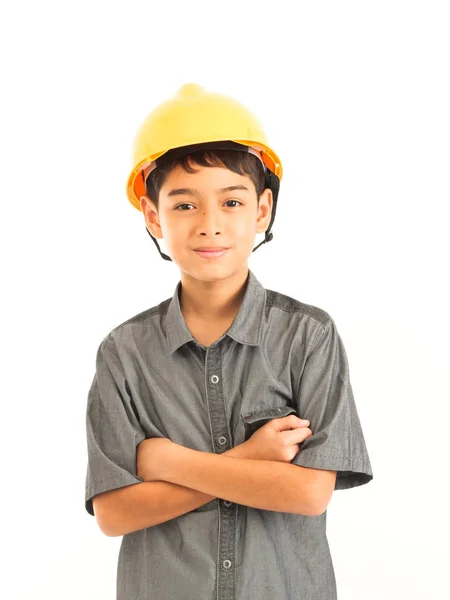 Beyaz artalan üzerinde mühendis ve güvenlik sarı şapka ile Asya çocuk — Stok fotoğraf