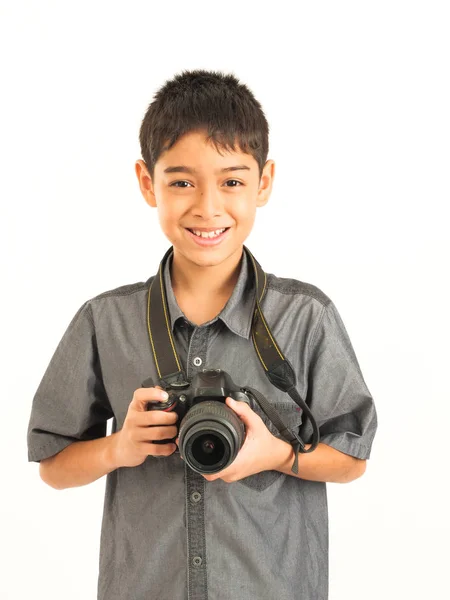 Asiatische junge mit dslr Kamera auf weißem Hintergrund — Stockfoto