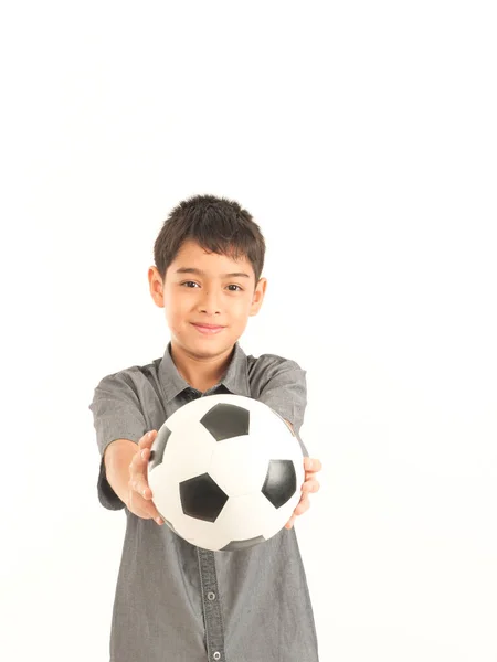 Asiático menino com futebol no fundo branco — Fotografia de Stock