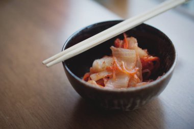 Kore yemeği : Kimchi çanak üzerinde