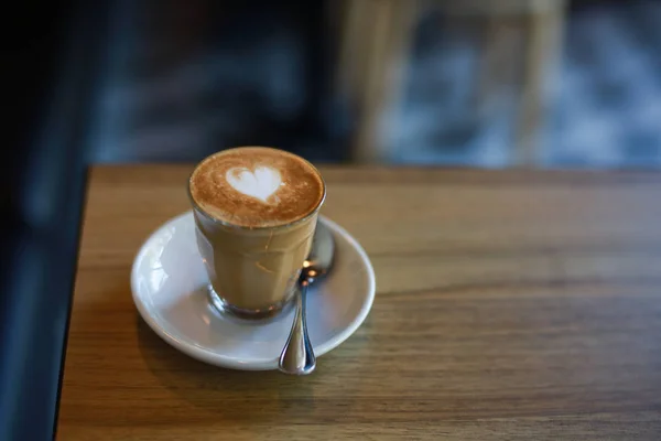Café latte arte en la cafetería — Foto de Stock