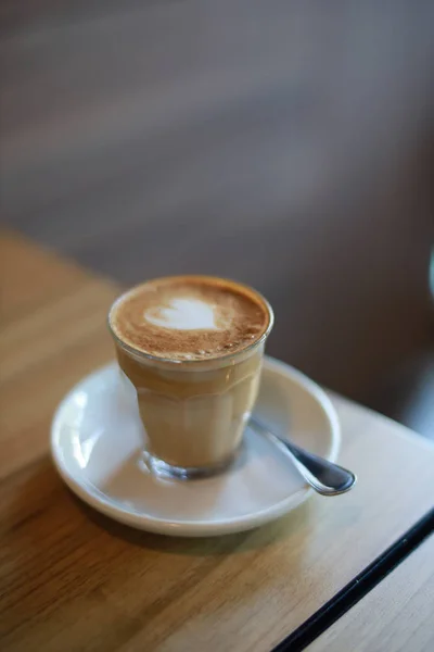 Káva latte art v kavárně — Stock fotografie