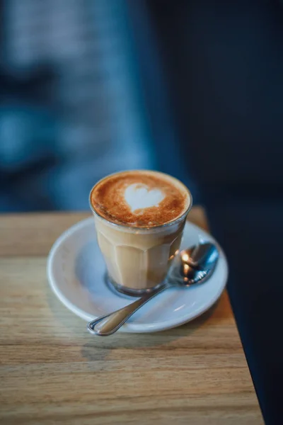 Café latte art dans le café — Photo