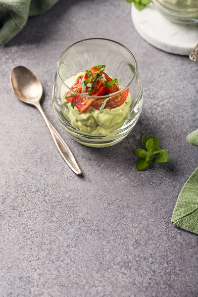 Svěží guacamole omáčkou — Stock fotografie