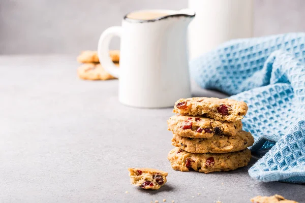 Oat meal cookies with raisins and cranberries — Stock Photo, Image