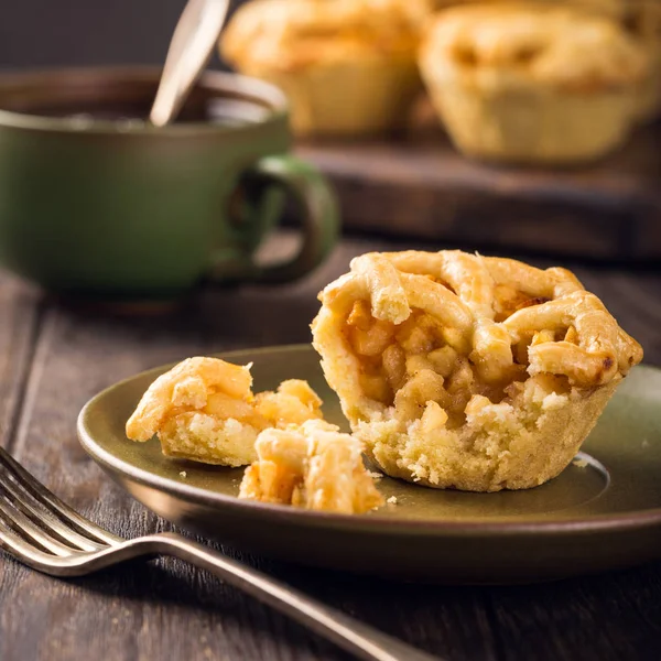 Mini pasteles caseros de manzana — Foto de Stock