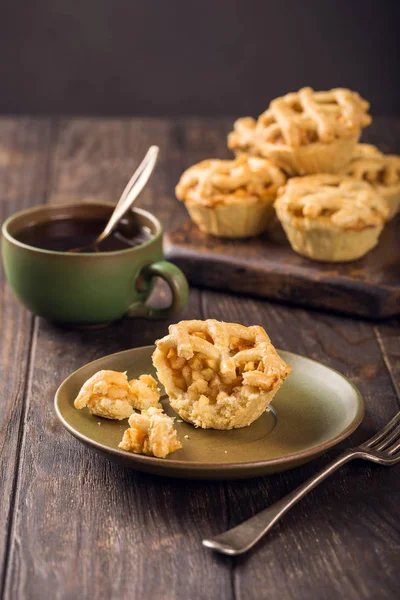 Mini pasteles caseros de manzana — Foto de Stock