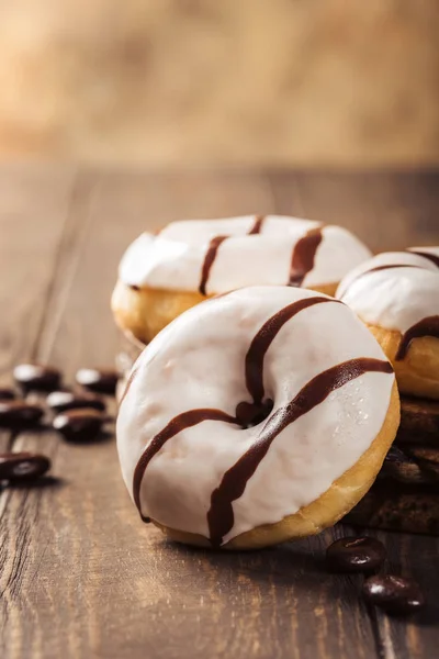 Mini donuts vitrificados — Fotografia de Stock