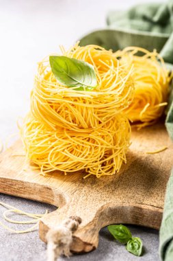 Taze yumurta makarna tagliatelle