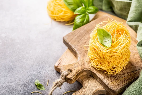 Macarrão de ovo fresco tagliatelle — Fotografia de Stock