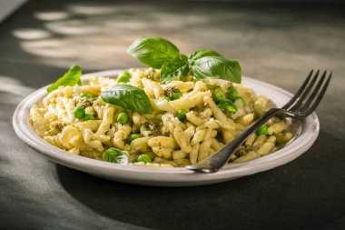 Ev yapımı makarna trofie