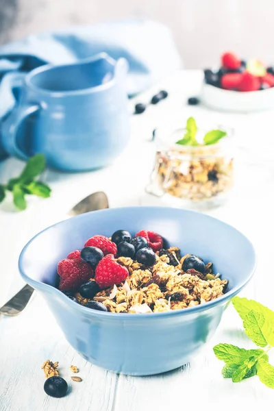 Yulaf granola çilek ve yoğurt ile