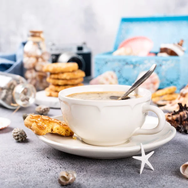 Xícara de café com biscoitos — Fotografia de Stock