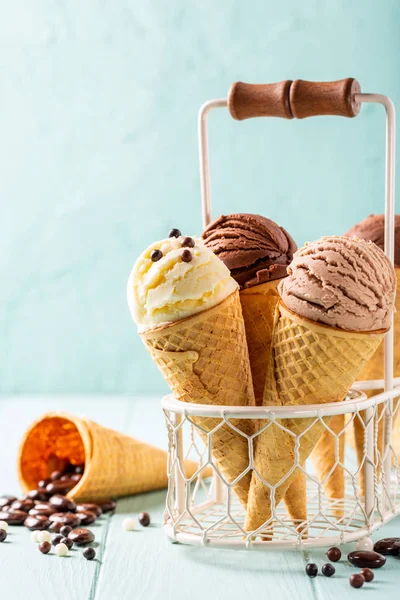 Café caseiro e sorvete de chocolate — Fotografia de Stock
