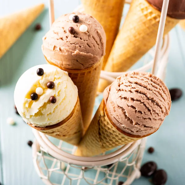 Zelfgemaakte koffie en chocolade ijs — Stockfoto