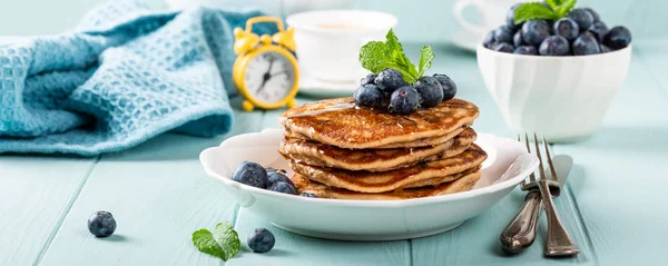 Panquecas deliciosas com gotas de chocolate — Fotografia de Stock