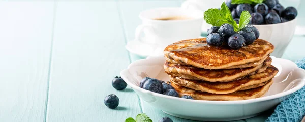 Panquecas deliciosas com gotas de chocolate — Fotografia de Stock