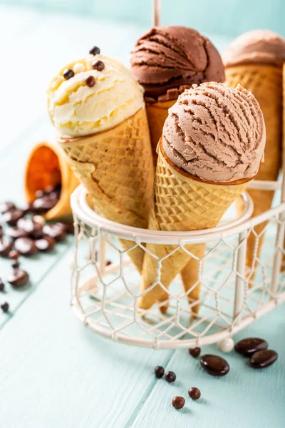 Zelfgemaakte koffie en chocolade ijs — Stockfoto