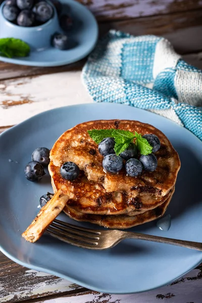 Leckere Pfannkuchen mit Schokoladentropfen — Stockfoto